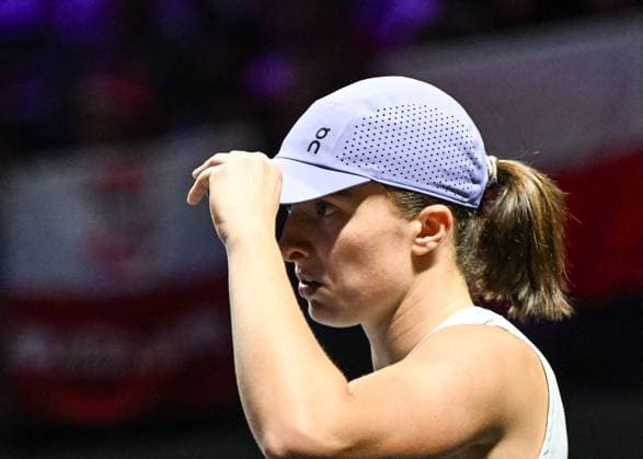 WTA, Tennis Damen Finals 2025 in Riyadh - Day Three RIYADH, SAUDI ARABIA - NOVEMBER 3: Iga Swiatek of Poland plays against Elena Rybakina of Kazakhstan during their second group-stage match on Day 3 of the 2025 WTA Finals, part of the Hologic WTA Tour, at King Saud University Indoor Arena in Riyadh, Saudi Arabia, on November 3, 2025. Artur Widak Anadolu Riyadh Saudi Arabia. Editorial use only. Please get in touch for any other usage.  Copyright: x2025xAnadoluxArturxWidakx