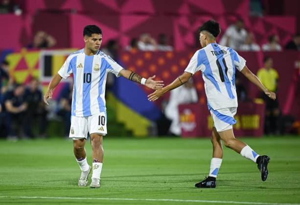 Fussball, Junioren U 17 WM 2025 Vorrunde 03.11.2025 Gruppe D Argentinien - Belgien JUBEL Argentinien; Uriel Ojeda (li) und Ramiro Tulian