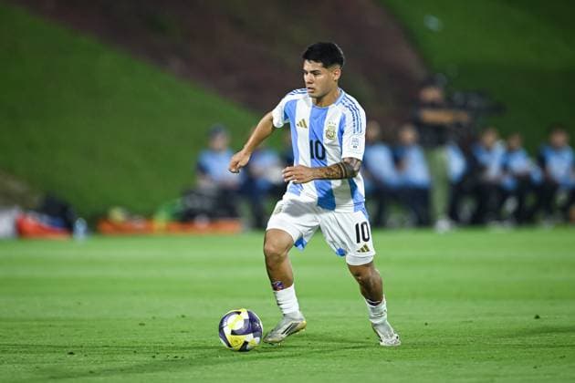 Fussball, Junioren U 17 WM 2025 Vorrunde 03.11.2025 Gruppe D Argentinien - Belgien Uriel Ojeda (Argentinien) am Ball