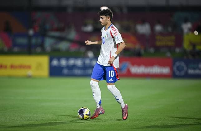 Fussball, Junioren U 17 WM 2025 Vorrunde 03.11.2025 Gruppe A Katar - Italien Samuele Inacio (Italien Borussia Dortmund) am Ball