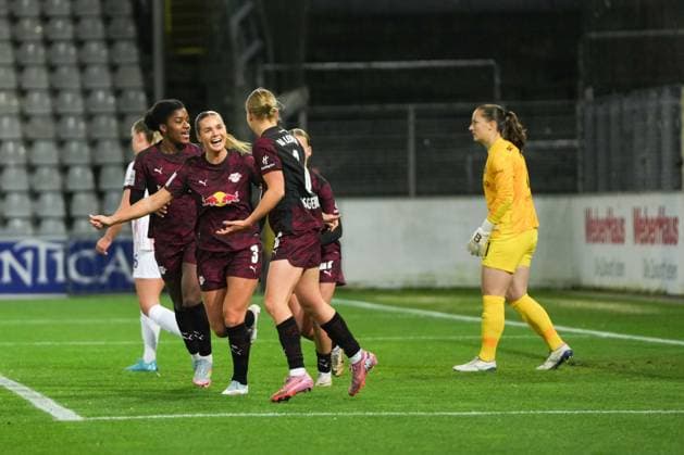 Google Pixel Frauen-Bundesliga: SC Freiburg vs. RB Leipzig, 03.11.2025 Torjubel zum 0:1 durch Emilía Ásgeirsdóttir (RB Leipzig, 8) Google Pixel Frauen-Bundesliga: SC Freiburg vs. RB Leipzig Dreisamstadion, 03.11.2025 DFB DFL REGULATIONS PROHIBIT ANY USE OF PHOTOGRAPHS AS IMAGE SEQUENCES AND OR QUASI-VIDEO. Copyright: xBEAUTIFULxSPORTS Boscox