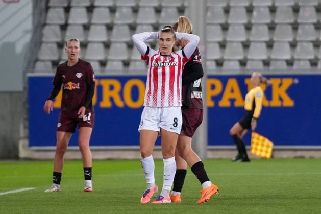 Alena Bienz (SC Freiburg, 08) vergibt Torchance , Deutschland, Fussball, GooglePixel Frauen-Bundesliga, 8.Spieltag, 2025 2026, SC Freiburg vs. RB Leipzig, 03.11.2025, Dreisamstadion, Freiburg, Deutschland DFB REGULATIONS PROHIBIT ANY USE OF PHOTOGRAPHS AS IMAGE SEQUENCES AND OR QUASI-VIDEO. Freiburg Dreisamstadion Baden-Wuerttemberg Deutschland Copyright: xArnexAmbergx