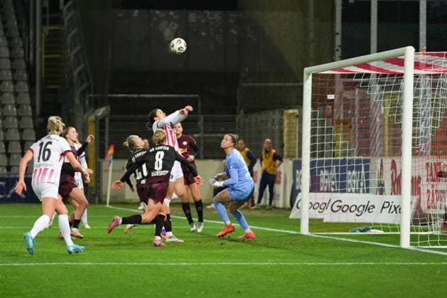 Google Pixel Frauen-Bundesliga: SC Freiburg vs. RB Leipzig, 03.11.2025 Kopfballtor durch Svenja Fölmli (SC Freiburg, 9) Google Pixel Frauen-Bundesliga: SC Freiburg vs. RB Leipzig Dreisamstadion, 03.11.2025 DFB DFL REGULATIONS PROHIBIT ANY USE OF PHOTOGRAPHS AS IMAGE SEQUENCES AND OR QUASI-VIDEO. Copyright: xBEAUTIFULxSPORTS Boscox