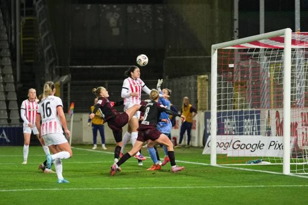 Google Pixel Frauen-Bundesliga: SC Freiburg vs. RB Leipzig, 03.11.2025 Kopfballtor durch Svenja Fölmli (SC Freiburg, 9) Google Pixel Frauen-Bundesliga: SC Freiburg vs. RB Leipzig Dreisamstadion, 03.11.2025 DFB DFL REGULATIONS PROHIBIT ANY USE OF PHOTOGRAPHS AS IMAGE SEQUENCES AND OR QUASI-VIDEO. Copyright: xBEAUTIFULxSPORTS Boscox