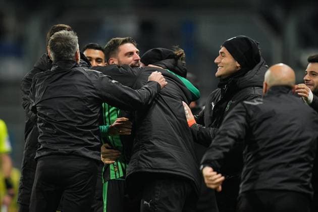 Sassuolo™s Domenico Berardi celebrates after scoring the 1-1 goal for his team during the Serie A soccer match between Sassuolo and Genoa at the Mapei Stadium CittÃ del Tricolore in Reggio Emilia, north Italy - Monday, November 3, 2025 - - Soccer -  Copyright: xMassimoxPaolone LaPressex