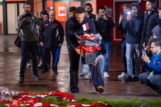 Football - UEFA Champions League - League Phase - Liverpool FC v Real Madrid CF - MD-1 LIVERPOOL, ENGLAND - Monday, November 3, 2025: Real Madrid s Trent Alexander-Arnold wreaths to pay tribute to his former Liverpool team-mate Diogo Jota, who died in a car accident in July, after a press conference, PK, Pressekonferenz at Anfield ahead of the UEFA Champions League game between Liverpool FC and Real Madrid CF. (Photo by David Rawcliffe Propaganda) LIVERPOOL Anfield MERSEYSIDE ENGLAND  Copyright: xDavidxRawcliffex P2025-11-03-Liverpool_Real_Madrid_MD-1-100