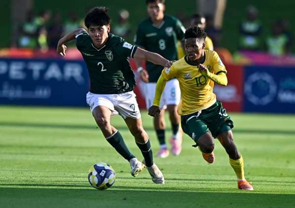 South Africa v Bolivia: Group A - FIFA U-17 World Cup Qatar 2025 WITBOOI Emile (R) of South Africa and ESTRADA Kenyhiro of Bolivia in action during the FIFA U-17 World cup Qatar 2025 group A match between South Africa and Bolivia in Doha, Qatar, on November 3, 2025 DOHA Qatar Copyright: xNOUSHADx