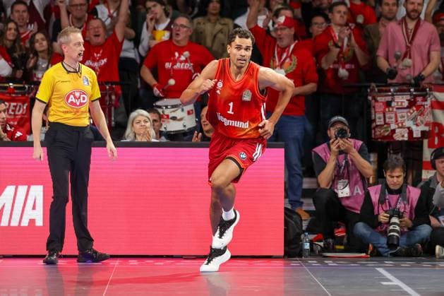 Oscar da Silva (FC Bayern Basketball, 01) bejubelt einen Punktgewinn, GER, FC Bayern Basketball vs. MLP Academics Heidelberg, Basketball, easycredit Basketball Bundesliga, 6. Spieltag, Saison 2025 2026, 03.11.2025, GER, FC Bayern Basketball vs. MLP Academics Heidelberg, Basketball, easycredit Basketball Bundesliga, 6. Spieltag, Saison 2025 2026, 03.11.2025 Muenchen Copyright: xEibner-Pressefoto JennixMaulx EP_JML