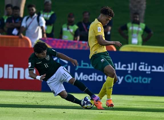 South Africa v Bolivia: Group A - FIFA U-17 World Cup Qatar 2025 WITBOOI Emile (R) of South Africa and ESTRADA Kenyhiro of Bolivia in action during the FIFA U-17 World cup Qatar 2025 group A match between South Africa and Bolivia in Doha, Qatar, on November 3, 2025 DOHA Qatar Copyright: xNOUSHADx