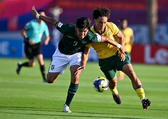 South Africa v Bolivia: Group A - FIFA U-17 World Cup Qatar 2025 HENDRICKS Luke (R) of South Africa and MENA Fernando of Bolivia in action during the FIFA U-17 World cup Qatar 2025 group A match between South Africa and Bolivia in Doha, Qatar, on November 3, 2025 DOHA Qatar Copyright: xNOUSHADx