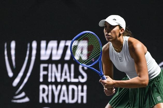 WTA, Tennis Damen Finals 2025 in Riyadh - Day Three RIYADH, SAUDI ARABIA - NOVEMBER 3: Madison Keys of the United States plays against compatriot Amanda Anisimova during their second group-stage match on Day 3 of the 2025 WTA Finals, part of the Hologic WTA Tour, at King Saud University Indoor Arena in Riyadh, Saudi Arabia, on November 3, 2025. Artur Widak Anadolu Riyadh Saudi Arabia. Editorial use only. Please get in touch for any other usage.  Copyright: x2025xAnadoluxArturxWidakx