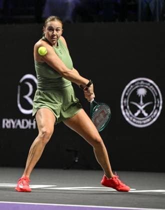 WTA, Tennis Damen Finals 2025 in Riyadh - Day Three RIYADH, SAUDI ARABIA - NOVEMBER 3: Amanda Anisimova of the United States plays against compatriot Madison Keys during their second group-stage match on Day 3 of the 2025 WTA Finals, part of the Hologic WTA Tour, at King Saud University Indoor Arena in Riyadh, Saudi Arabia, on November 3, 2025. Artur Widak Anadolu Riyadh Saudi Arabia. Editorial use only. Please get in touch for any other usage.  Copyright: x2025xAnadoluxArturxWidakx