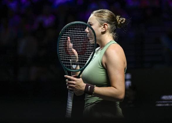 WTA, Tennis Damen Finals 2025 in Riyadh - Day Three RIYADH, SAUDI ARABIA - NOVEMBER 3: Amanda Anisimova of the United States plays against compatriot Madison Keys during their second group-stage match on Day 3 of the 2025 WTA Finals, part of the Hologic WTA Tour, at King Saud University Indoor Arena in Riyadh, Saudi Arabia, on November 3, 2025. Artur Widak Anadolu Riyadh Saudi Arabia. Editorial use only. Please get in touch for any other usage.  Copyright: x2025xAnadoluxArturxWidakx