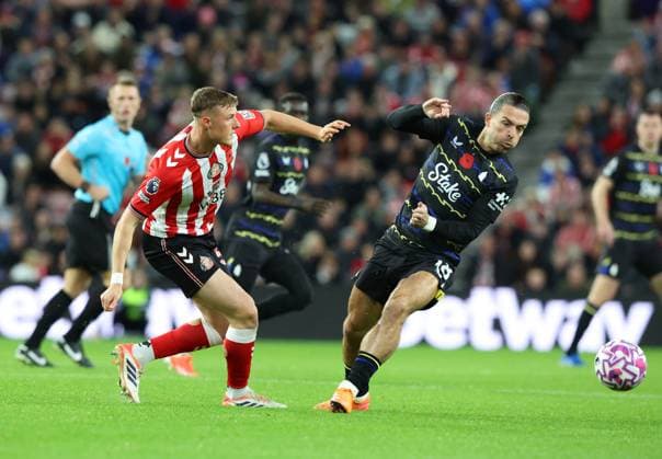 Sunderland, England, 3rd November 2025. Daniel Ballard of Sunderland tussles with Jack Grealish of Everton during the Sunderland vs Everton Premier League match at the Stadium Of Light, Sunderland. Picture credit should read: Nigel Roddis Sportimage EDITORIAL USE ONLY. No use with unauthorised audio, video, data, fixture lists, club league logos or live services. Online in-match use limited to 120 images, no video emulation. No use in betting, games or single club league player publications. SPI_025_NR_SUND_EVER SPI-4261-0025
