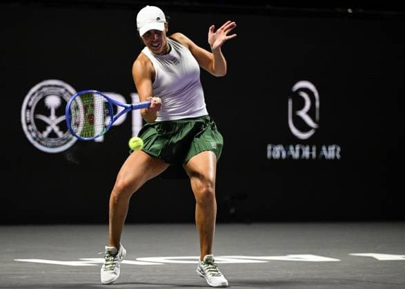 WTA, Tennis Damen Finals 2025 in Riyadh - Day Three RIYADH, SAUDI ARABIA - NOVEMBER 3: Madison Keys of the United States plays against compatriot Amanda Anisimova during their second group-stage match on Day 3 of the 2025 WTA Finals, part of the Hologic WTA Tour, at King Saud University Indoor Arena in Riyadh, Saudi Arabia, on November 3, 2025. Artur Widak Anadolu Riyadh Saudi Arabia. Editorial use only. Please get in touch for any other usage.  Copyright: x2025xAnadoluxArturxWidakx