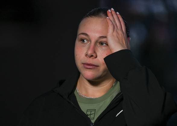 WTA, Tennis Damen Finals 2025 in Riyadh - Day Three RIYADH, SAUDI ARABIA - NOVEMBER 3: Amanda Anisimova of the United States celebrates after winning against compatriot Madison Keys during their second group-stage match on Day 3 of the 2025 WTA Finals, part of the Hologic WTA Tour, at King Saud University Indoor Arena in Riyadh, Saudi Arabia, on November 3, 2025. Artur Widak Anadolu Riyadh Saudi Arabia. Editorial use only. Please get in touch for any other usage.  Copyright: x2025xAnadoluxArturxWidakx