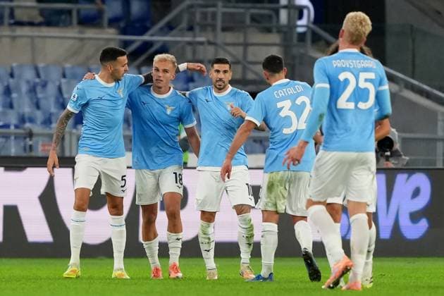 Gustav Isaksen of SS Lazio celebrates with team mates after scoring the goal of 1-0 during the Serie A 2025 2026 football match between SS Laziio and Cagliari Calcio at Stadio Olimpico in Rome (Italy), November 3, 2025. antoniettaxbaldassarre