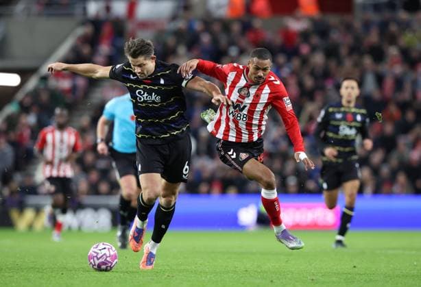 Sunderland, England, 3rd November 2025. James Tarkowski of Everton (l) tussles with Wilson Isidor of Sunderland (r) during the Sunderland vs Everton Premier League match at the Stadium Of Light, Sunderland. Picture credit should read: Nigel Roddis Sportimage EDITORIAL USE ONLY. No use with unauthorised audio, video, data, fixture lists, club league logos or live services. Online in-match use limited to 120 images, no video emulation. No use in betting, games or single club league player publications. SPI_050_NR_SUND_EVER SPI-4261-0050