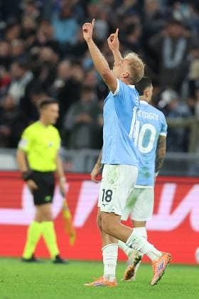 CALCIO - Serie A - SS Lazio vs Cagliari Calcio Rome, Italy November 3, 2025: Gustav Tang Isaksen of Lazio score the goal and celebrate during the Serie A Enilive 2025-2026 football matchday 10, between SS Lazio vs Cagliari Calcio at Olympic Stadium. Rome Italy  Copyright: xIPAxSport ABACAx