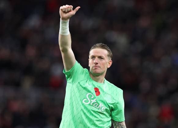 Sunderland, England, 3rd November 2025. Jordan Pickford of Everton acknowledges the fans during the Sunderland vs Everton Premier League match at the Stadium Of Light, Sunderland. Picture credit should read: Nigel Roddis Sportimage EDITORIAL USE ONLY. No use with unauthorised audio, video, data, fixture lists, club league logos or live services. Online in-match use limited to 120 images, no video emulation. No use in betting, games or single club league player publications. SPI_053_NR_SUND_EVER SPI-4261-0052