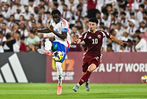 Qatar v Italy: Group A - FIFA U-17 World Cup Qatar 2025 MOHANNAD JAMIL (R) of Qatar and BORASIO Benit of Italy in action during the FIFA U-17 World cup Qatar 2025 group A match between Qatar and Italy in Doha, Qatar, on November 3, 2025 DOHA Qatar Copyright: xNOUSHADx
