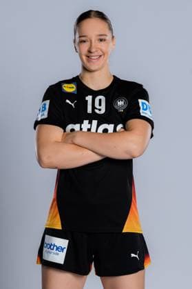 Gummersbach: Handball Frauen Deutschland - Fotoshooting Nieke Kühne Kuehne (Deutschland) Gummersbach Schwalbe Arena Deutschland