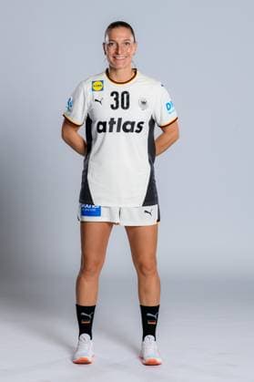 Gummersbach: Handball Frauen Deutschland - Fotoshooting Jenny Behrend (Deutschland) Gummersbach Schwalbe Arena Deutschland