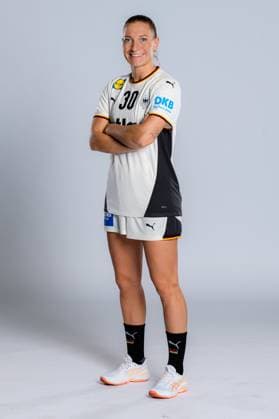 Gummersbach: Handball Frauen Deutschland - Fotoshooting Jenny Behrend (Deutschland) Gummersbach Schwalbe Arena Deutschland