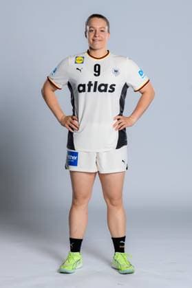 Gummersbach: Handball Frauen Deutschland - Fotoshooting Lisa Antl (Deutschland) Gummersbach Schwalbe Arena Deutschland