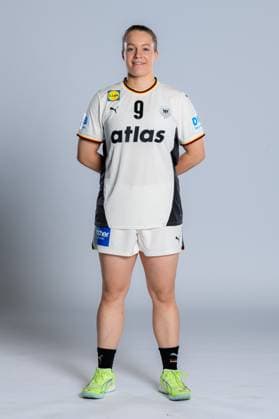 Gummersbach: Handball Frauen Deutschland - Fotoshooting Lisa Antl (Deutschland) Gummersbach Schwalbe Arena Deutschland