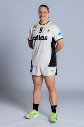 Gummersbach: Handball Frauen Deutschland - Fotoshooting Lisa Antl (Deutschland) Gummersbach Schwalbe Arena Deutschland