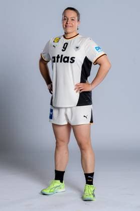 Gummersbach: Handball Frauen Deutschland - Fotoshooting Lisa Antl (Deutschland) Gummersbach Schwalbe Arena Deutschland