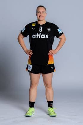 Gummersbach: Handball Frauen Deutschland - Fotoshooting Lisa Antl (Deutschland) Gummersbach Schwalbe Arena Deutschland
