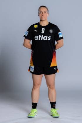 Gummersbach: Handball Frauen Deutschland - Fotoshooting Lisa Antl (Deutschland) Gummersbach Schwalbe Arena Deutschland