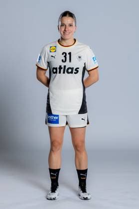 Gummersbach: Handball Frauen Deutschland - Fotoshooting Alexia Hauf (Deutschland) Gummersbach Schwalbe Arena Deutschland