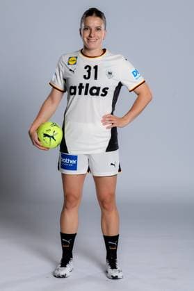 Gummersbach: Handball Frauen Deutschland - Fotoshooting Alexia Hauf (Deutschland) Gummersbach Schwalbe Arena Deutschland