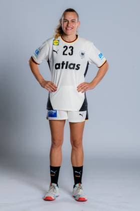 Gummersbach: Handball Frauen Deutschland - Fotoshooting Annika Lott (Deutschland) Gummersbach Schwalbe Arena Deutschland