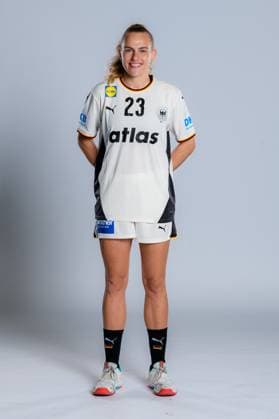 Gummersbach: Handball Frauen Deutschland - Fotoshooting Annika Lott (Deutschland) Gummersbach Schwalbe Arena Deutschland