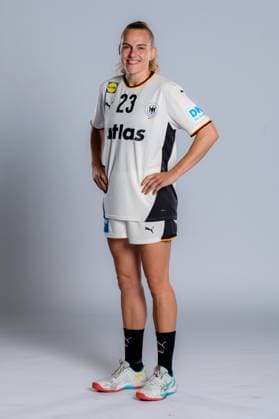 Gummersbach: Handball Frauen Deutschland - Fotoshooting Annika Lott (Deutschland) Gummersbach Schwalbe Arena Deutschland