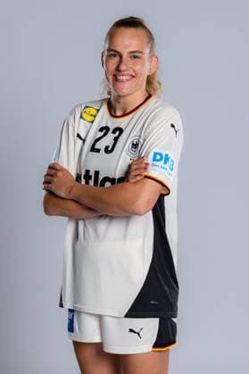 Gummersbach: Handball Frauen Deutschland - Fotoshooting Annika Lott (Deutschland) Gummersbach Schwalbe Arena Deutschland