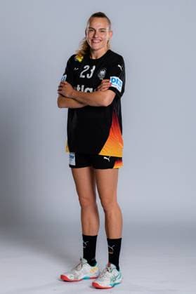 Gummersbach: Handball Frauen Deutschland - Fotoshooting Annika Lott (Deutschland) Gummersbach Schwalbe Arena Deutschland