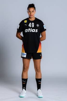 Gummersbach: Handball Frauen Deutschland - Fotoshooting Aimee von Pereira (Deutschland) Gummersbach Schwalbe Arena Deutschland