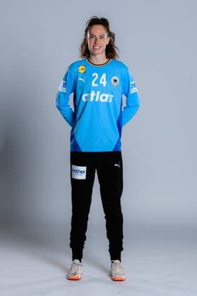 Gummersbach: Handball Frauen Deutschland - Fotoshooting Torhueterin Sarah Wachter (Deutschland) Gummersbach Schwalbe Arena Deutschland