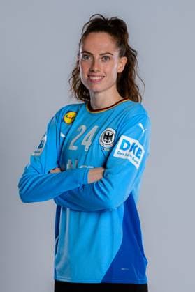 Gummersbach: Handball Frauen Deutschland - Fotoshooting Torhueterin Sarah Wachter (Deutschland) Gummersbach Schwalbe Arena Deutschland