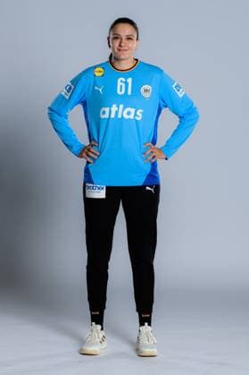 Gummersbach: Handball Frauen Deutschland - Fotoshooting Torhueterin Sarah Wachter (Deutschland) Gummersbach Schwalbe Arena Deutschland