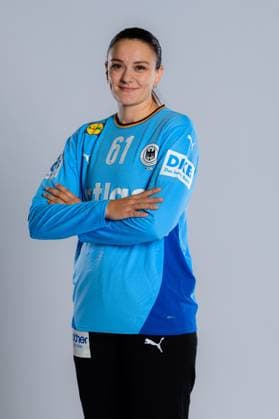 Gummersbach: Handball Frauen Deutschland - Fotoshooting Torhueterin Nicole Roth (Deutschland) Gummersbach Schwalbe Arena Deutschland
