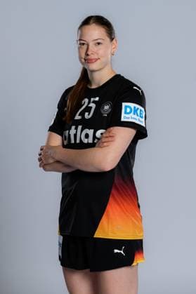 Gummersbach: Handball Frauen Deutschland - Fotoshooting Luisa Scherer (Deutschland) Gummersbach Schwalbe Arena Deutschland