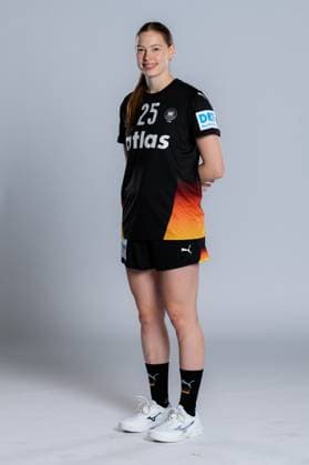 Gummersbach: Handball Frauen Deutschland - Fotoshooting Luisa Scherer (Deutschland) Gummersbach Schwalbe Arena Deutschland