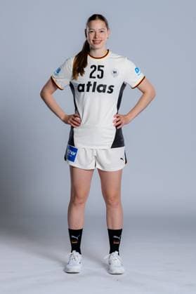 Gummersbach: Handball Frauen Deutschland - Fotoshooting Luisa Scherer (Deutschland) Gummersbach Schwalbe Arena Deutschland