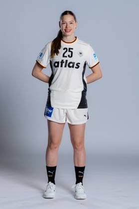 Gummersbach: Handball Frauen Deutschland - Fotoshooting Luisa Scherer (Deutschland) Gummersbach Schwalbe Arena Deutschland